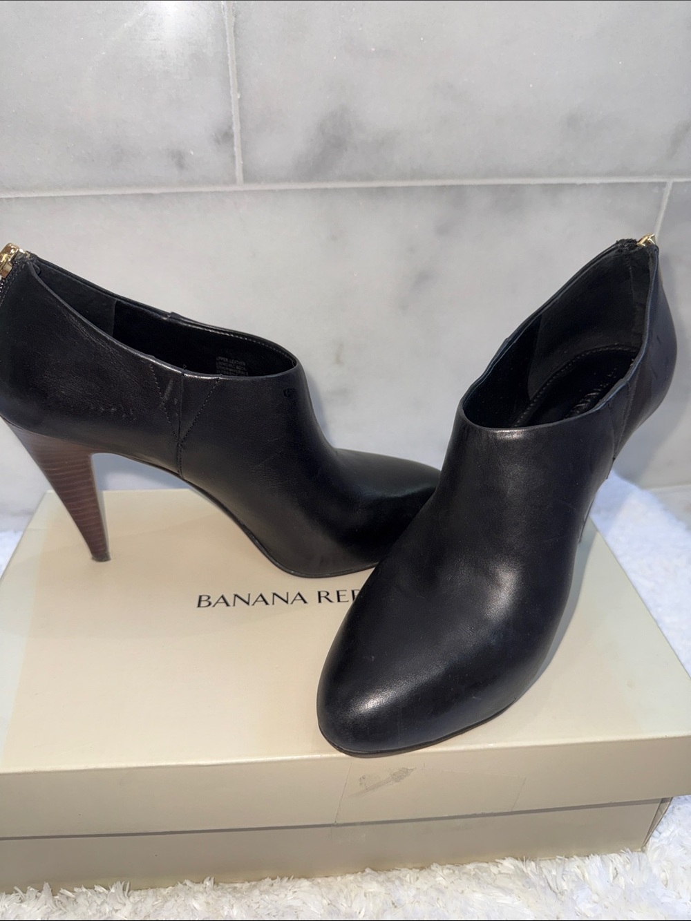 Banana Republic Black Leather Pointed-Toe Ankle Booties 8 1/2